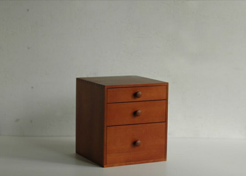 Boîte à tiroirs en pruche design Kurashiki